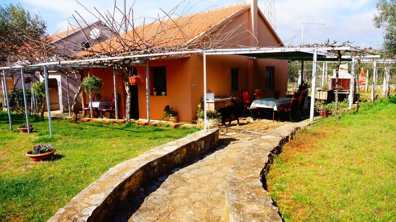 Holiday Home Bura Ровинь Экстерьер фото