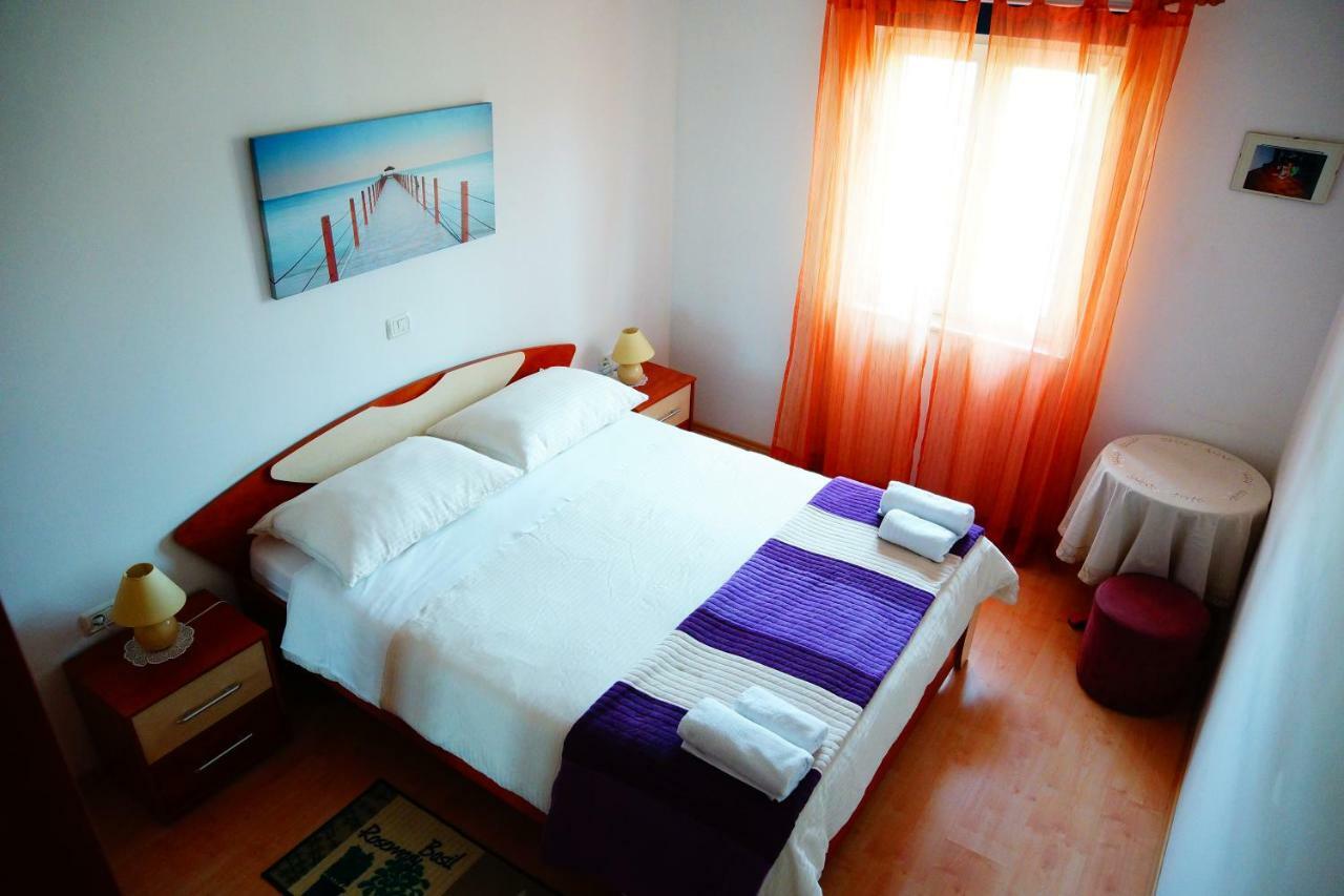 Holiday Home Bura Ровинь Экстерьер фото