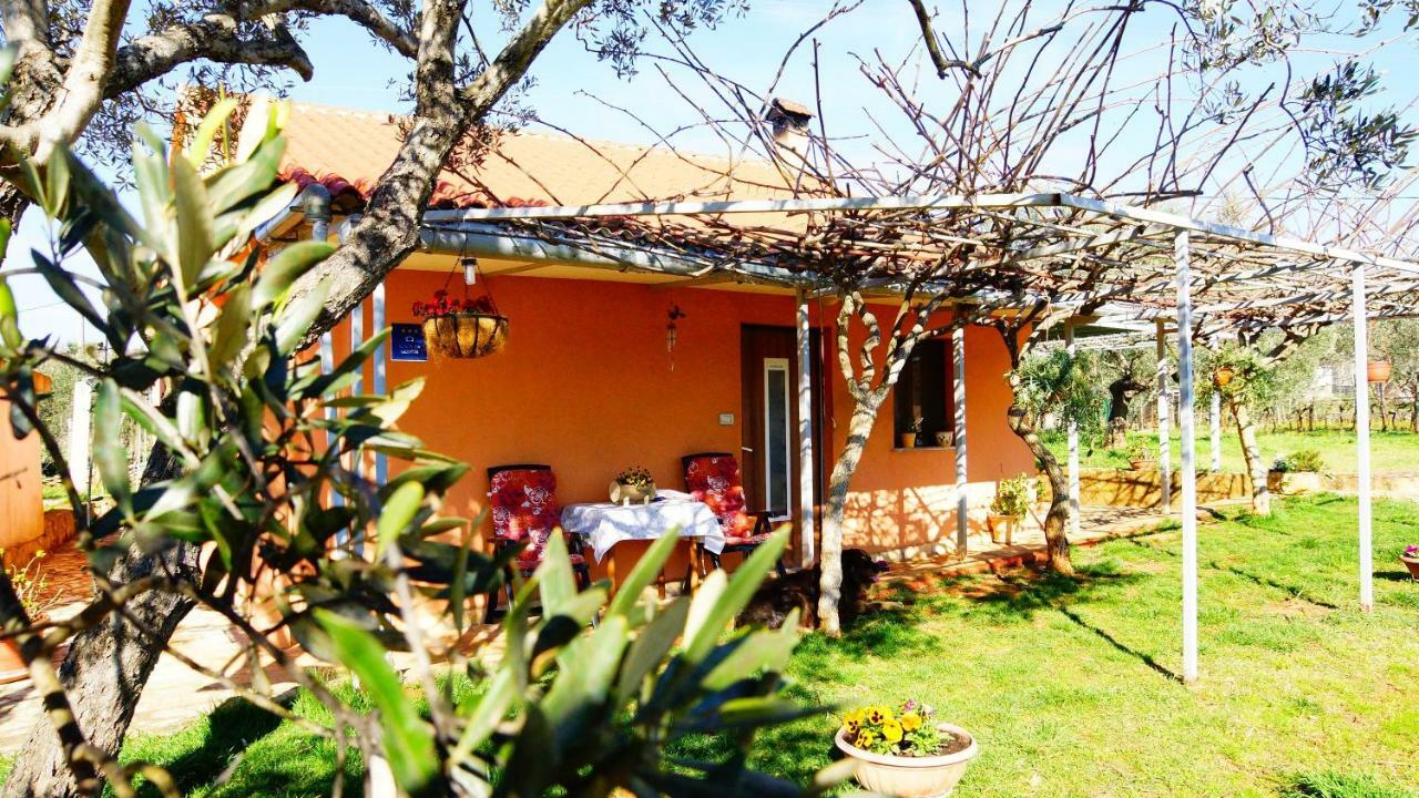 Holiday Home Bura Ровинь Экстерьер фото