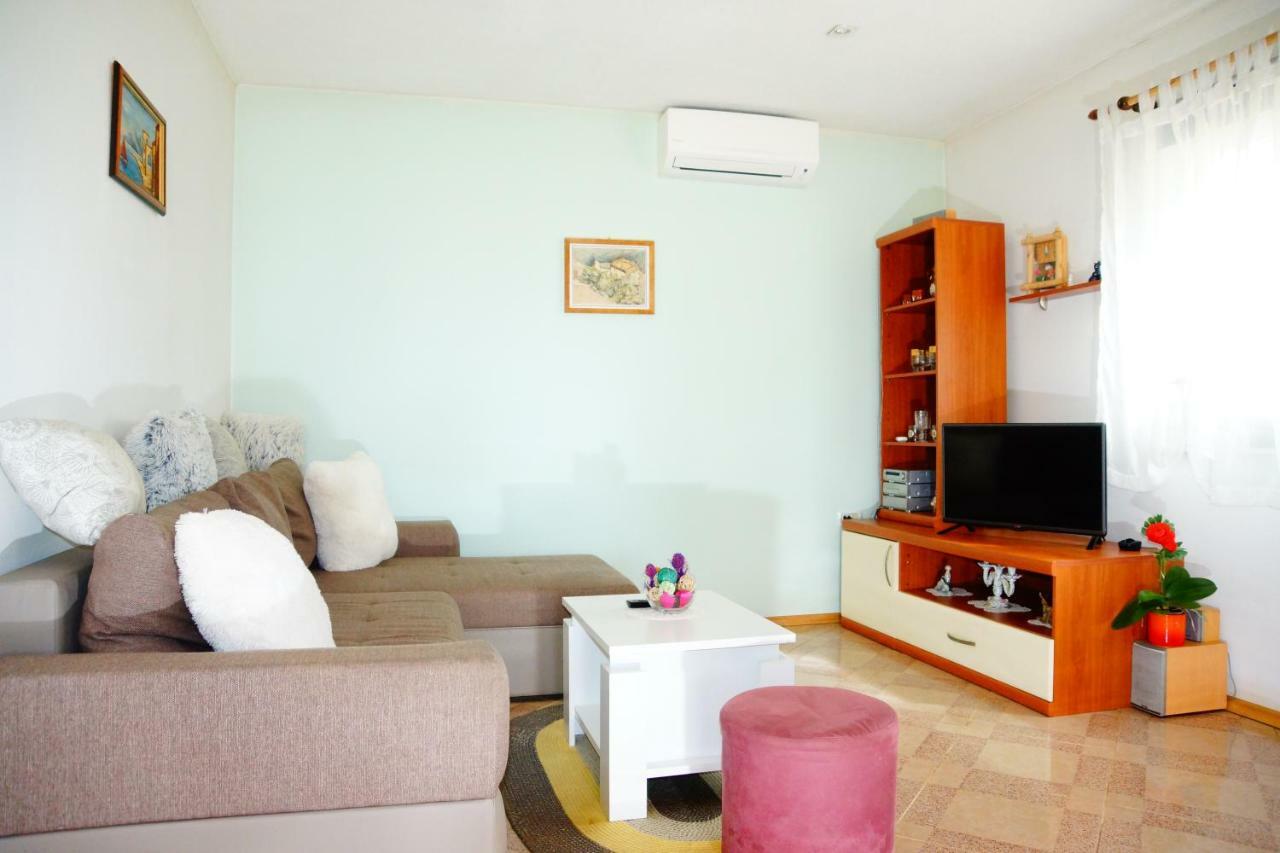 Holiday Home Bura Ровинь Экстерьер фото